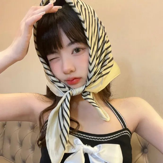 蒙娜丽莎与血月亮